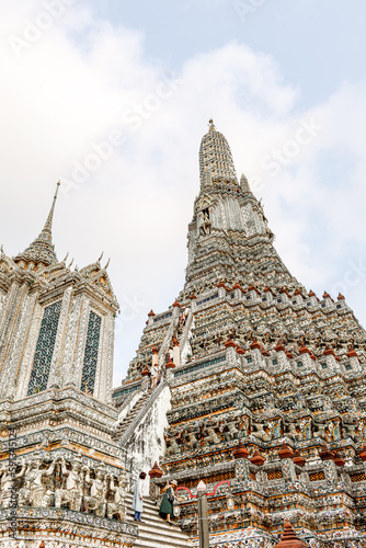 view close up of the Wat Arun temple in Bangkok © Thierry C