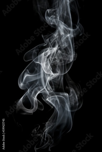 Effet de fumée sur fond noir, arrière plan graphique pour incrustation d'effet, illustration ia générative