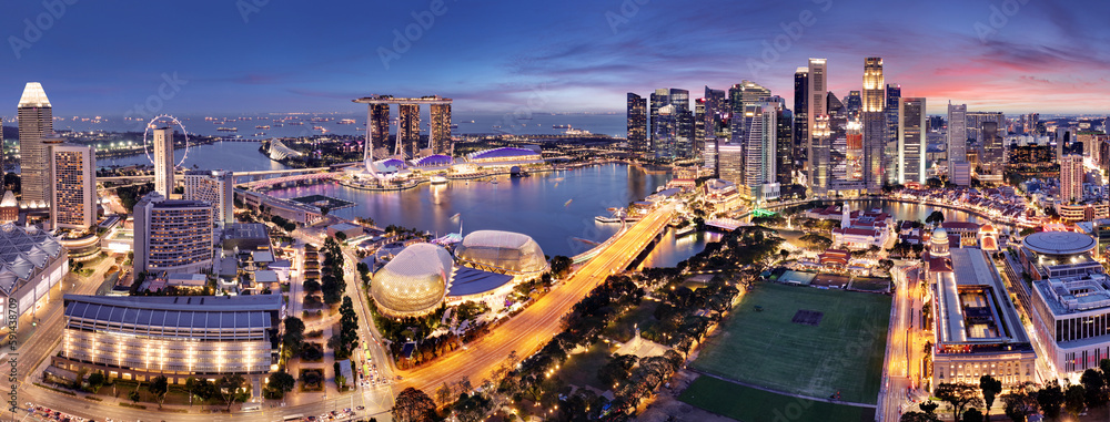 Obraz premium Singapore cityscape at dramatic sunset, Panorama of Marina bay - Asia