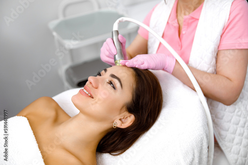Hydro peel facial,Facial renewal,facial rejuvenation,Skin revitalization,Cosmetic procedure,Beauty enhancement procedure, Skin renewal treatment