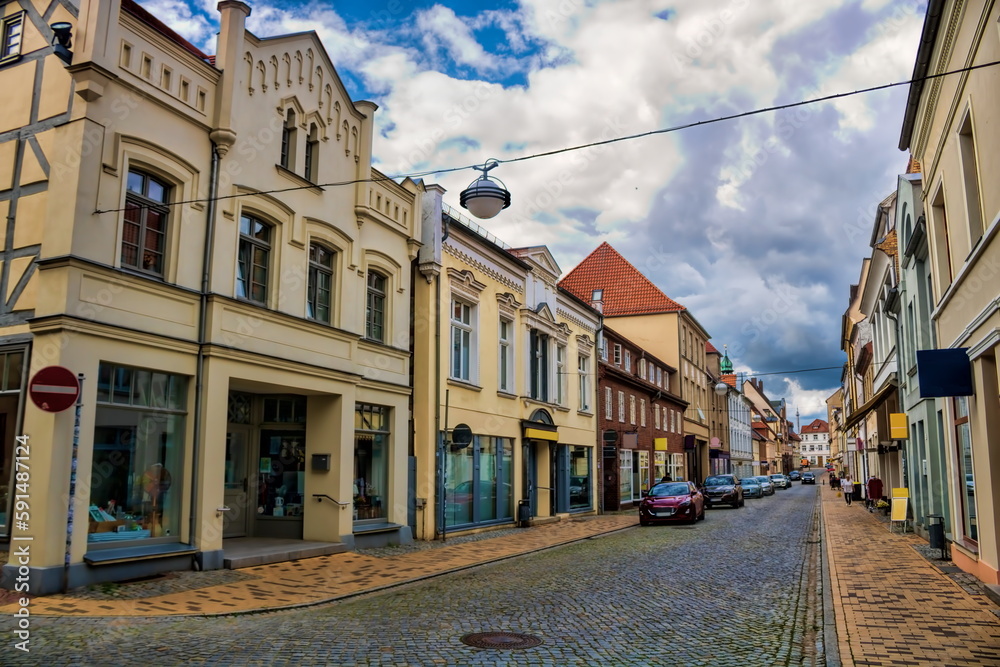 teterow, deutschland - einkaufsstrasse in der altstadt