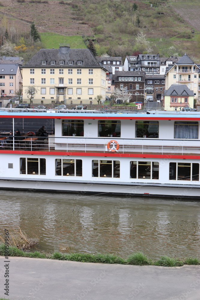 Naklejka premium Schiffahrt an der Mosel.