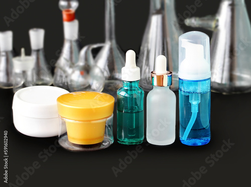 skin serum, moisturizing and whitening serum, fruit acids.Glass Volumetric Flask ,Laboratory Flasksare used for laboratory work in the background