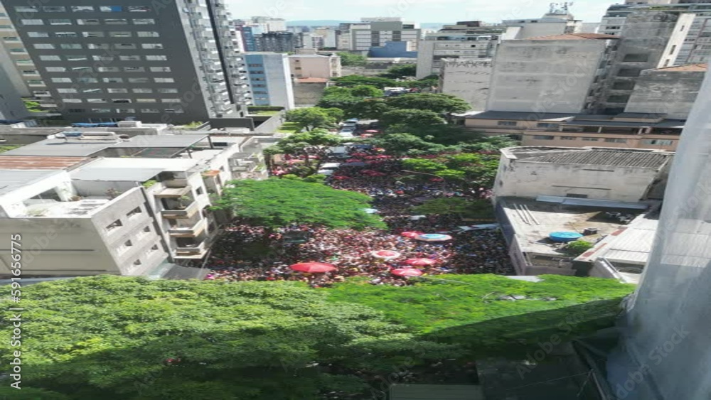 Carnaval Brasileiro Bloquinho Bloco Rua Cidade Paisagem Urbana Urbano São Paulo Grupo Carnavalesco Musical Charanga Movimento Pessoas Instrumentos Metal Trombone Sax Saxofone Trompete Flauta Sao 