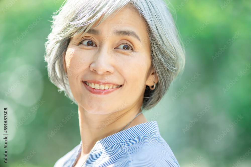 女性・新緑 女性・新緑