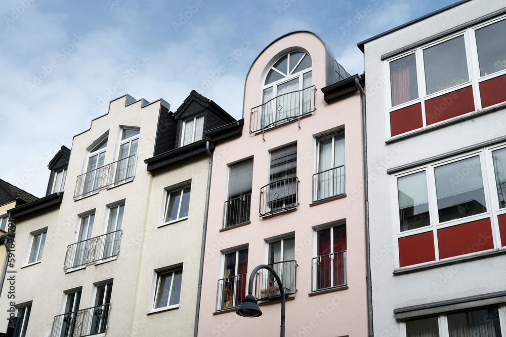 Fototapeta premium pretty pastel facades with an interesting mix of old and new in cologne's eigelstein district