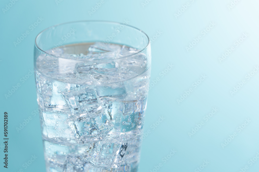 グラスに入った炭酸水 グラスに入った炭酸水