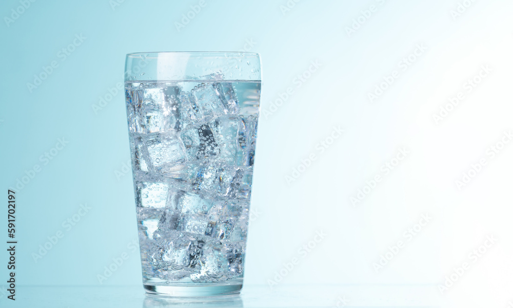 グラスに入った炭酸水 グラスに入った炭酸水