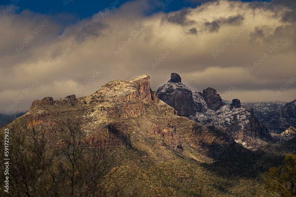 2023-03-02 JAGGED PAEKS ON THE SANTA CATALINA MOUNTAINS WITH A TOUCH OF SNOW NEAR TUSCON ARIZONA WITH A CLOUDY SKY