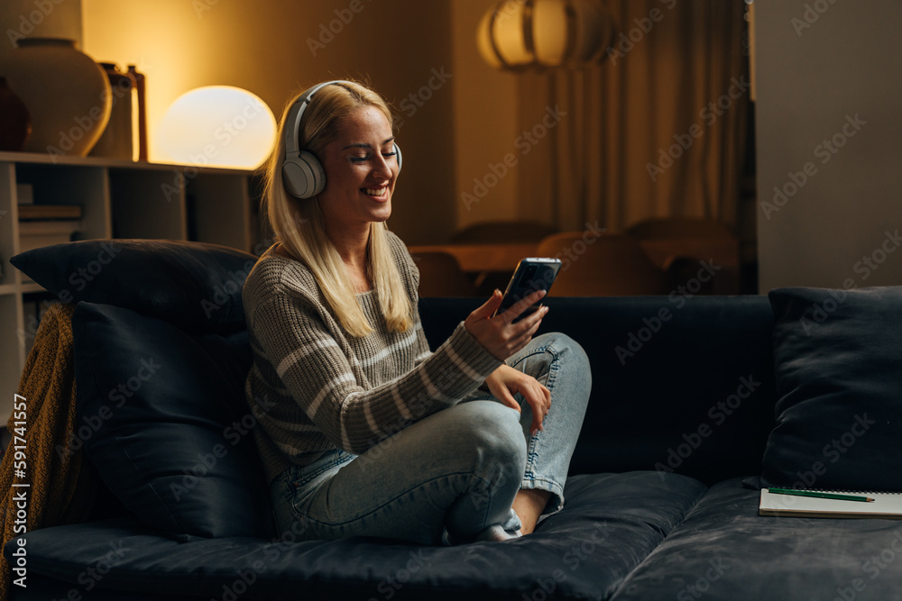 Obraz premium A beautiful Caucasian woman is having a video call at home