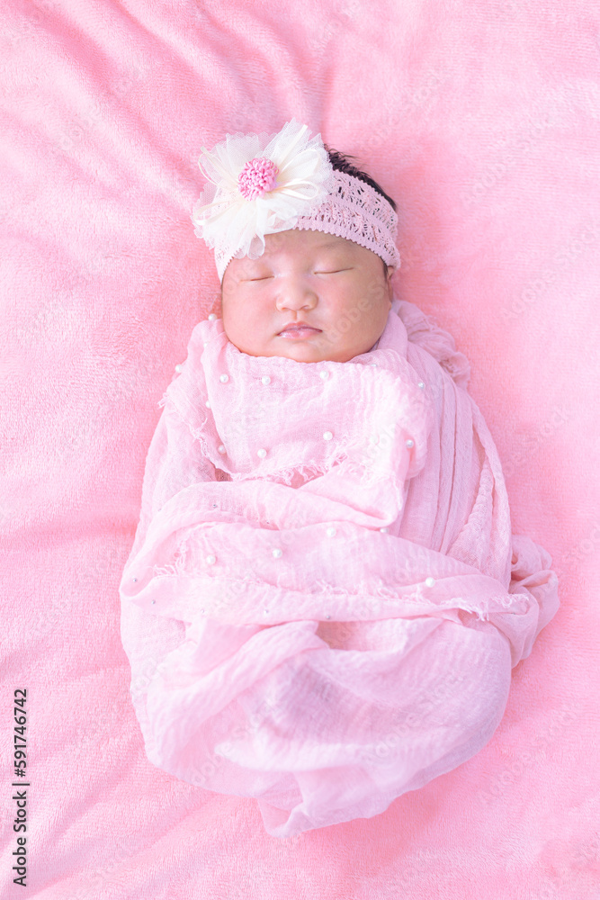newborn baby,Close-up beautiful sleeping baby boy. Newborn baby sleeping on a blanket, beautiful pictures, seven days, newborn baby wearing large cloth, cloth rose headband. newborn baby,Close-up beautiful sleeping baby boy. Newborn baby sleeping on a blanket, beautiful pictures, seven days, newborn baby wearing large cloth, cloth rose headband.