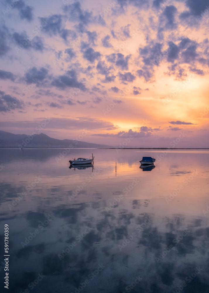 Naklejka premium sunset over the sea