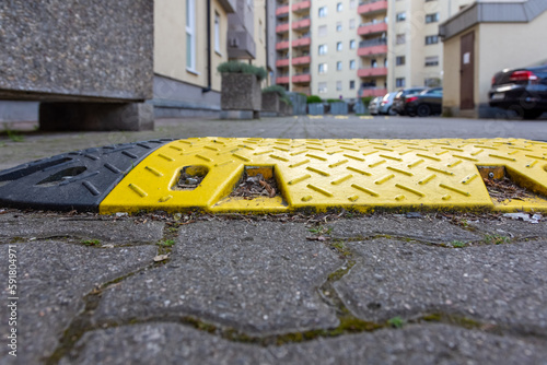 Foto a braking threshold on a road