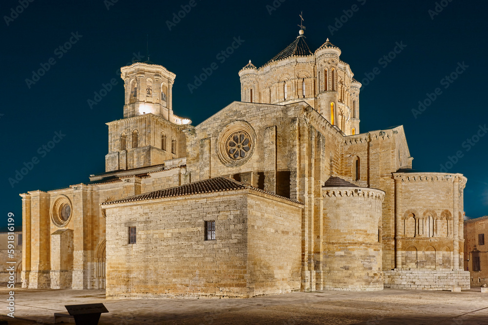 Romanesque and gothic church by night. Colegiata Toro. Castilla León