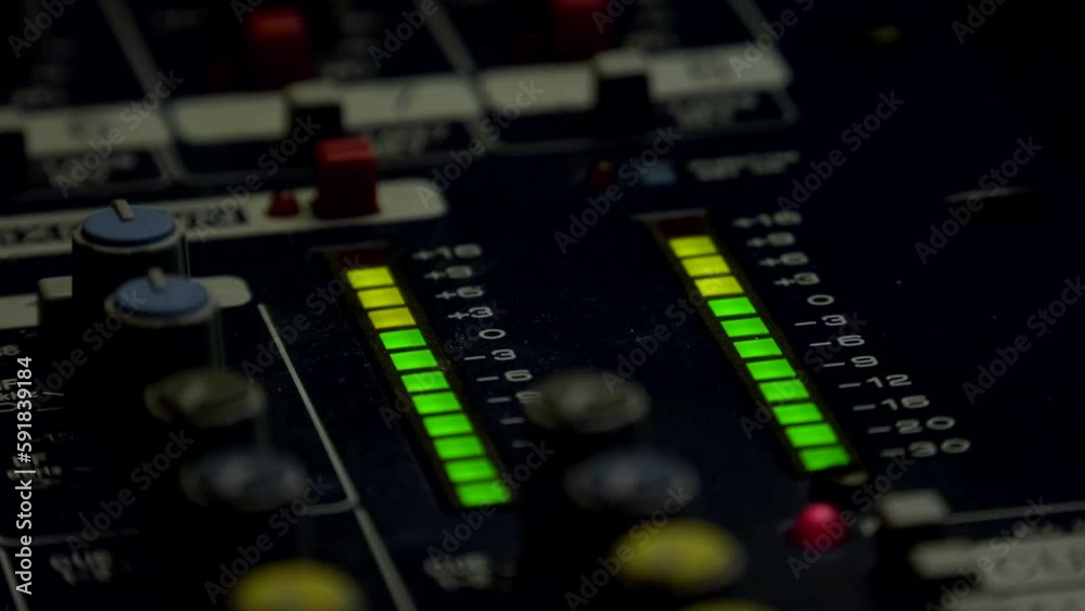 LED indicator level signal on the sound console.Volume level changes with green and yellow lights