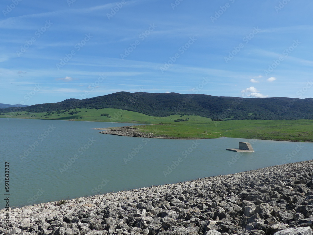 Fototapeta premium nicht voller Stausee in Andalusien Spanien