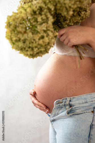 happy pregnant woman, mom and dad, second trimester, newborn, expectation
