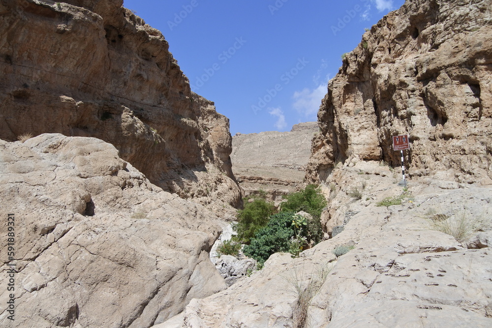 Die enge Felsschlucht Wadi Bani Khalid im Oman