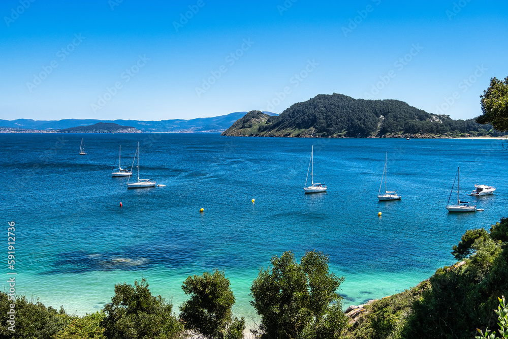 Obraz premium Beach Praia de Nosa Senora in Cies Islands, white sand and clear turquoise water, Galicia, Spain