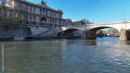 Sportivi remano sulla canoa sul fiume Tevere nel centro di Roma.
Vista aerea al tramonto sul biondo Tevre. Canottaggio.  photo