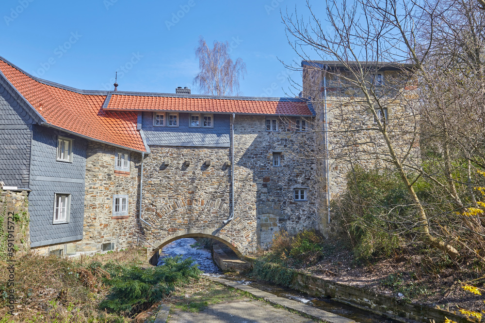 Φωτογραφία Alte Stadtmauer mit Durchlass für den Bach, in Goslar, Norddeutschland, Niedersachsen