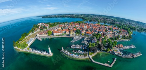 Lindau im Bodensee, die Altstadt auf der Insel im Luftbild 