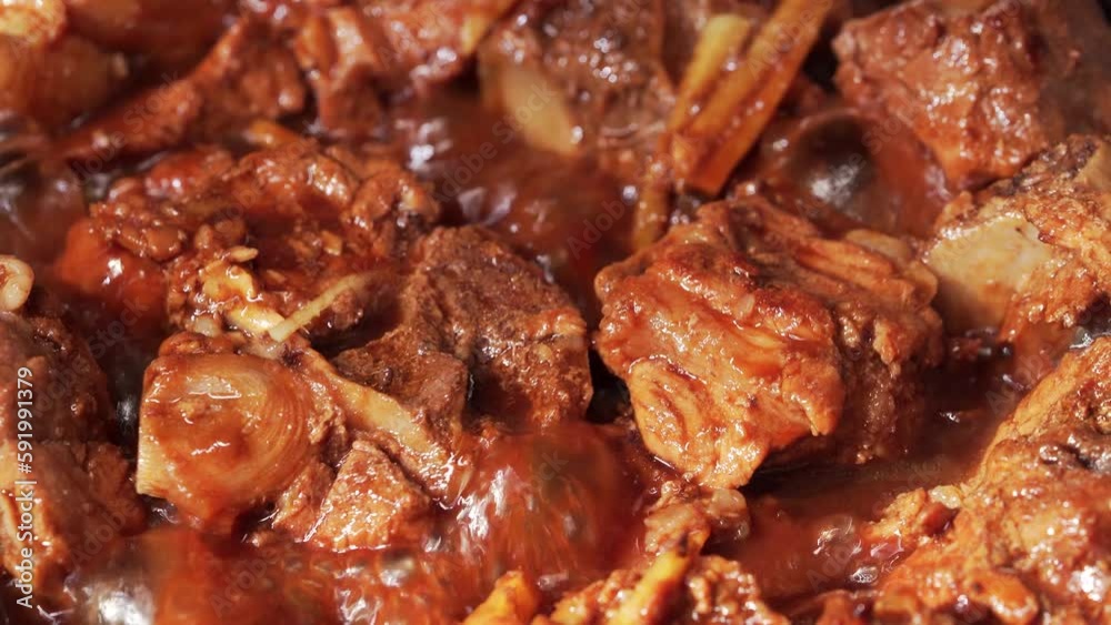 The cooking process of roasted pork spine in sauce, a special delicacy in Northeast China The cooking process of roasted pork spine in sauce, a special delicacy in Northeast China