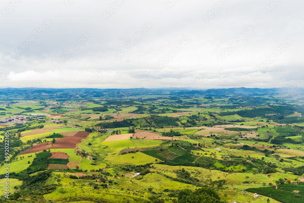 Vista da Serra do Paredão, cidade de São Sebastião da Bela Vista, Minas Gerais, Brasil