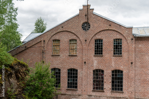 Fassade der historischen Zellstofffabrik Kistefoss, Norwegen