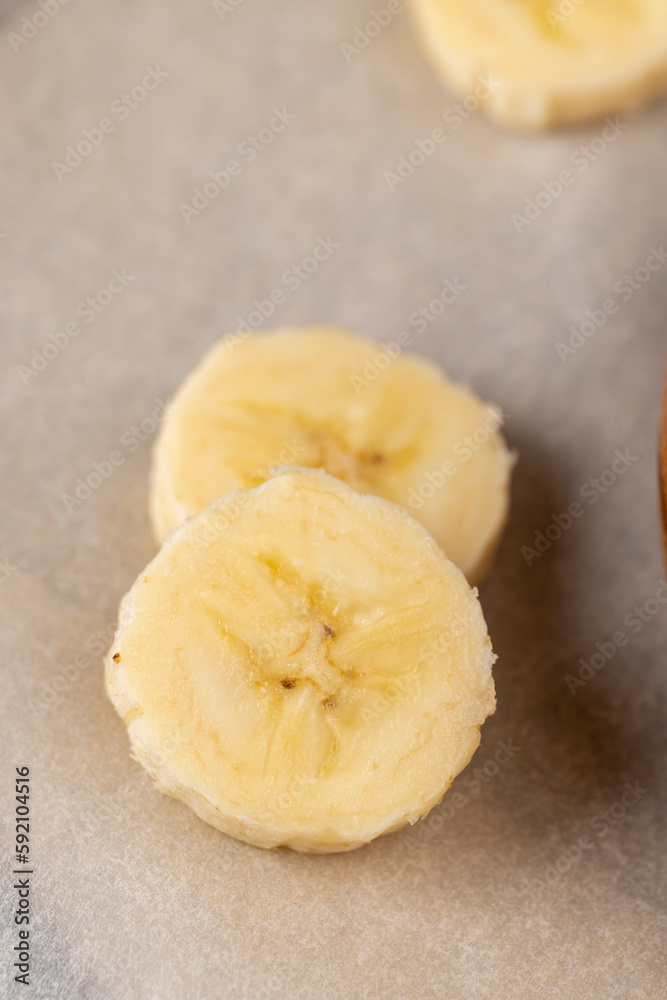 peeled, sliced ripe yellow banana