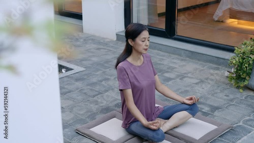 Mature woman doing yoga outdoors,4K