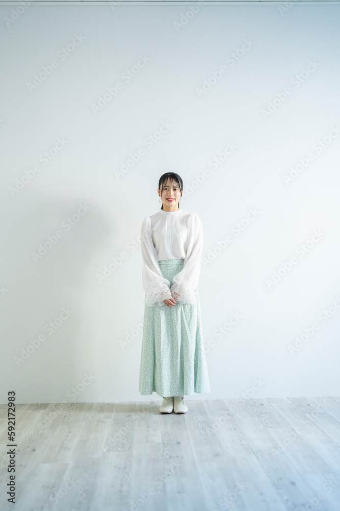 爽やかな若い女性 爽やかな若い女性