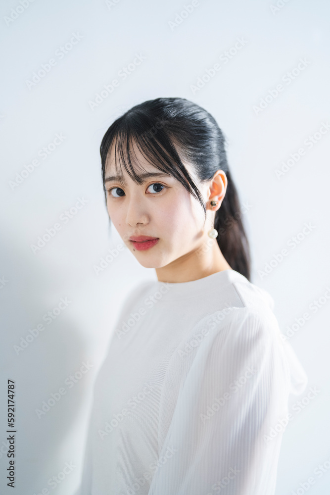 爽やかな若い女性
