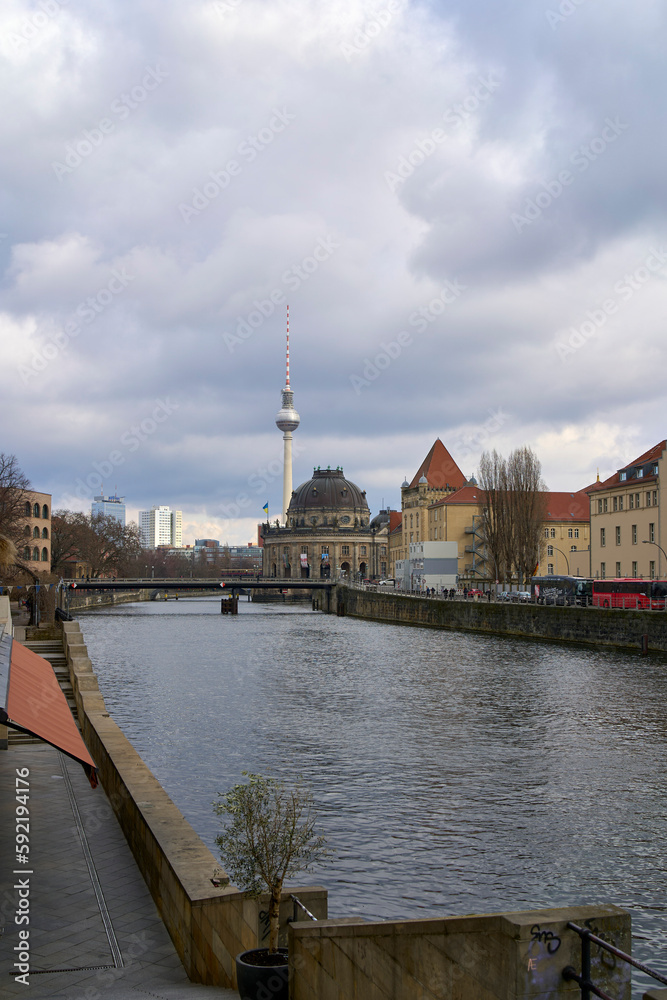 Obraz premium View of the Spree river towards Alexanderplatz in central Berlin