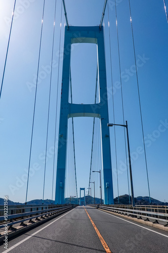 青空広がる とびしま海道 安芸灘大橋（広島県呉市） © WAWA