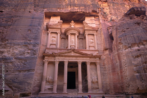 Petra w Jordanii. Ruiny starożytnego miasta w skale.