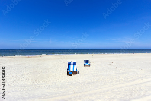 Obraz na płótnie Strandkörbe am Meer w salonie