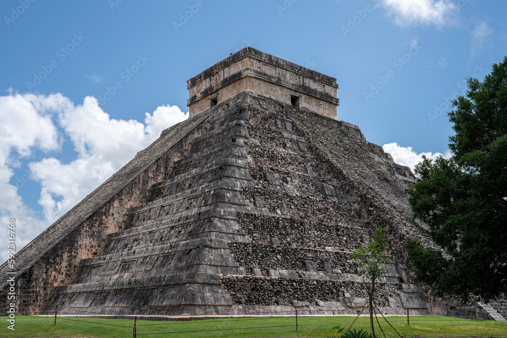 Chichen Itza - El Castillo - Kukulcan Pyramid Chichen Itza - El Castillo - Kukulcan Pyramid