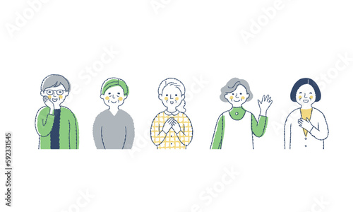 笑顔のシニア女性5人　上半身