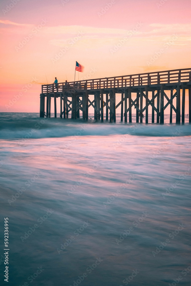 Obraz premium sunset on the pier