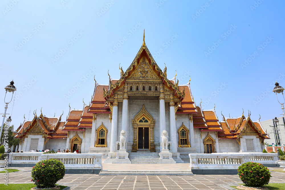 Naklejka premium temple Wat Benchamabophit in Bangkok Thailand