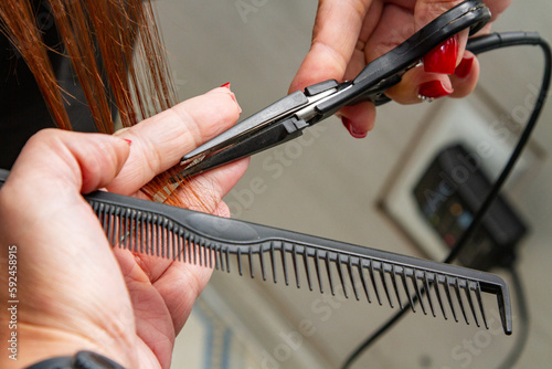 Hot scissors for haircuts