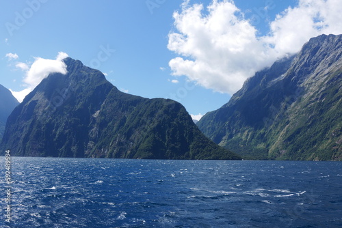 Milford Sound in den Neuseel  ndischen Alpen in Neuseeland