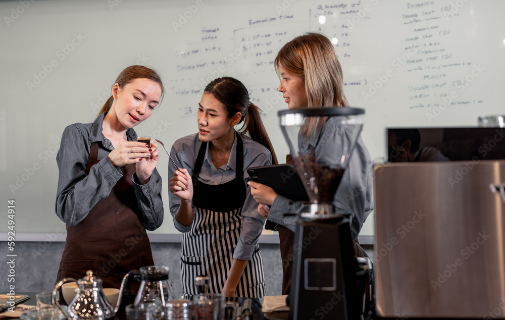 Φωτογραφία Young adult baristas follow recipes to create artisan and specialty beverages