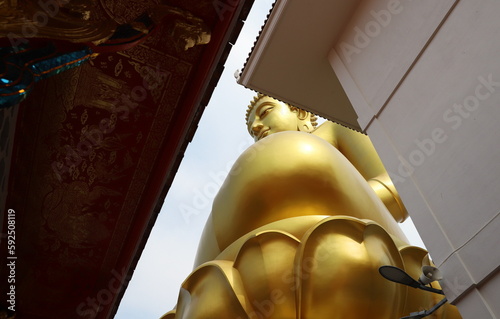 Giant Buddha at Wat Paknam Temple: Dhammakaya Dhepmongkol