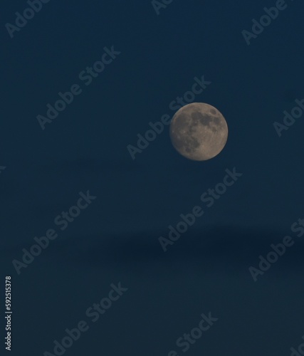 full moon over blue sky © Макс Оренбпх