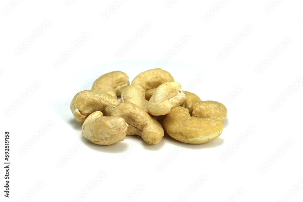 Photo a pile of cashew nuts on a white background Photo a pile of cashew nuts on a white background