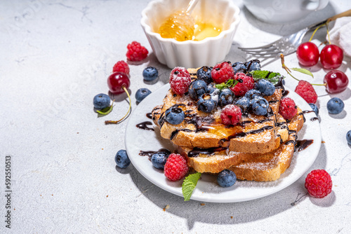Baked french toasts with berries
