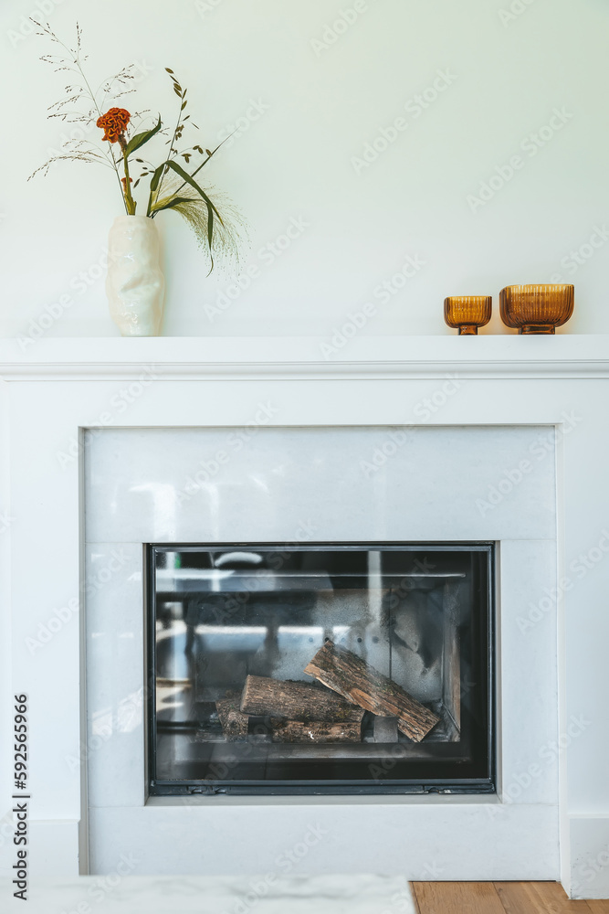 Obraz premium Cozy fireplace in a contemporary apartments