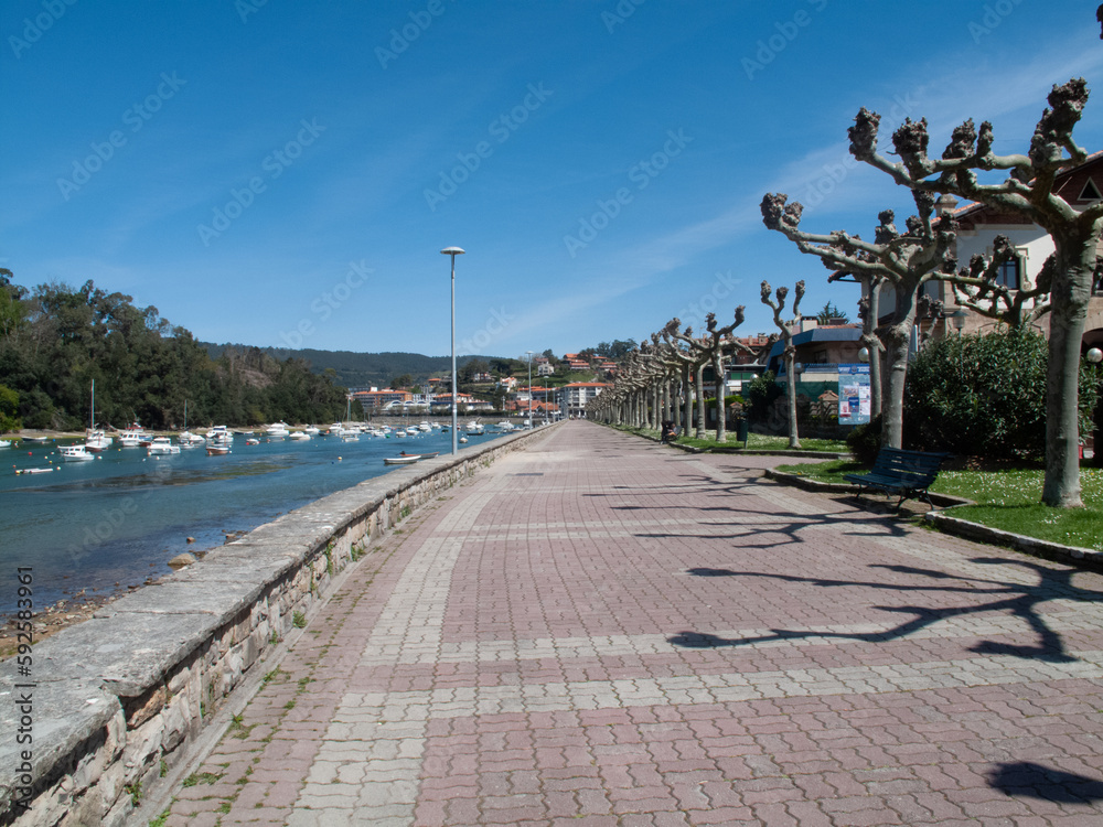 Paseo por la desmbocadura del río Butrón en Plentzia, Bizkaia, País Vasco